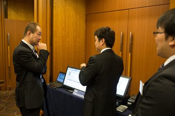 会場前では、弊社システムを展示させていただきました。